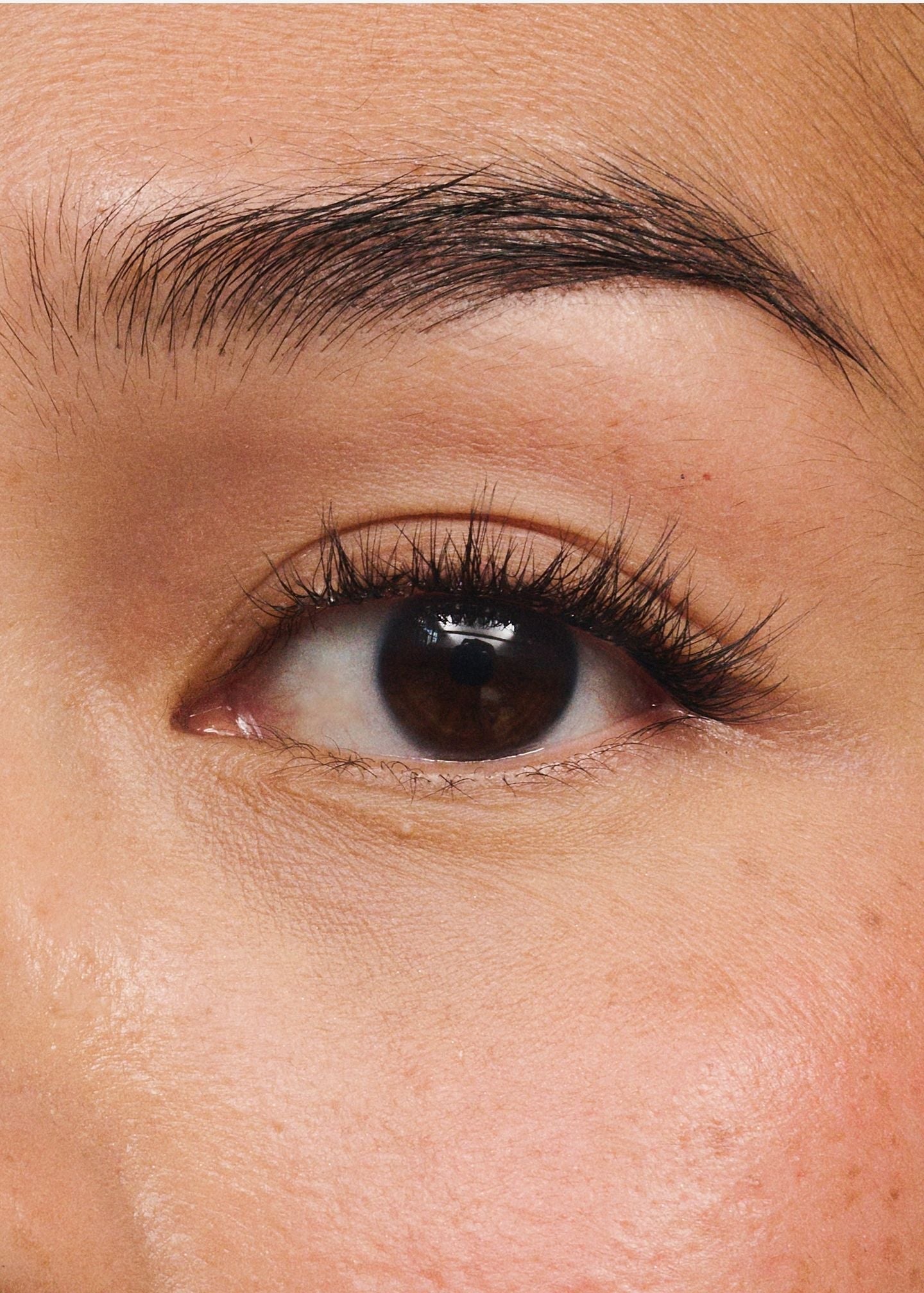Barely There, 10-12 mm, worn on the eye