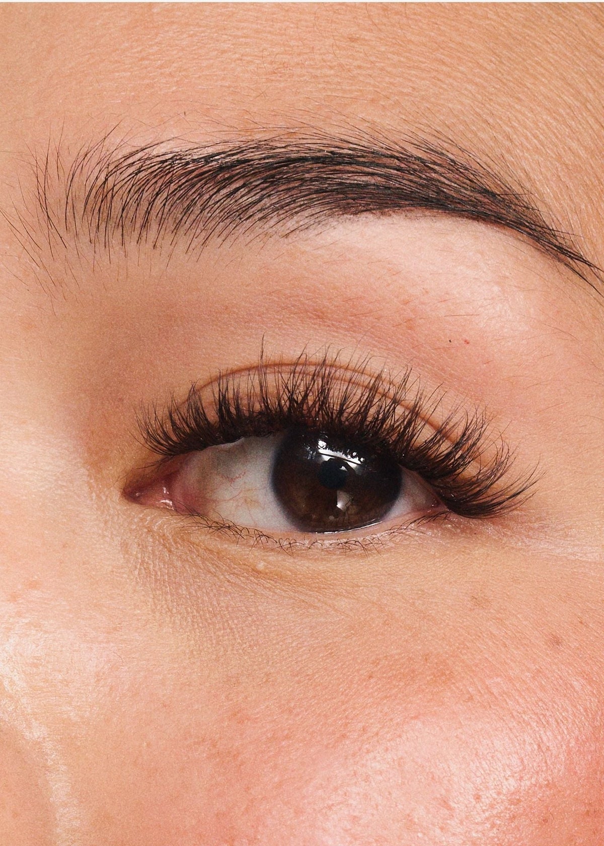 Classic Volume, 10-12 mm, worn on the eye