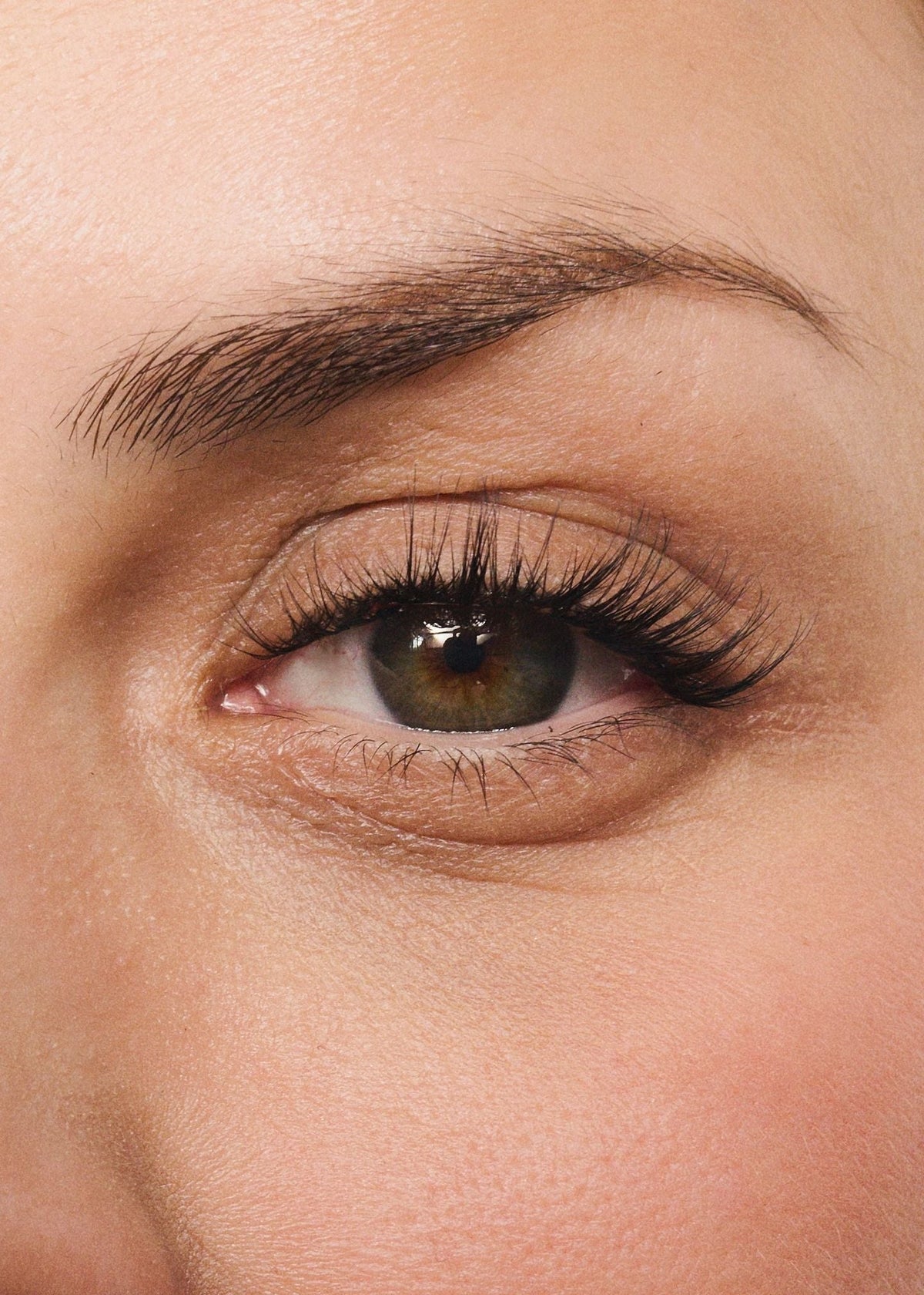 Everyday volume, 10-12 mm, worn on the eye
